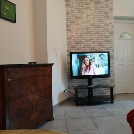 Confortable En Hyper Centre Parking Gratuit Dans La Rue Acces Avec Boite A Clee Appartement Castres  Buitenkant foto