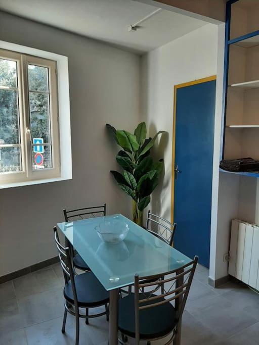 Confortable En Hyper Centre Parking Gratuit Dans La Rue Acces Avec Boite A Clee Appartement Castres  Buitenkant foto