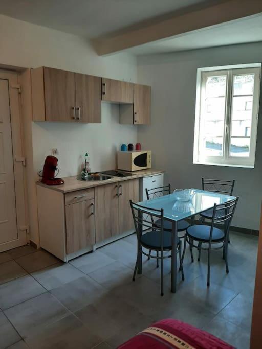Confortable En Hyper Centre Parking Gratuit Dans La Rue Acces Avec Boite A Clee Appartement Castres  Buitenkant foto